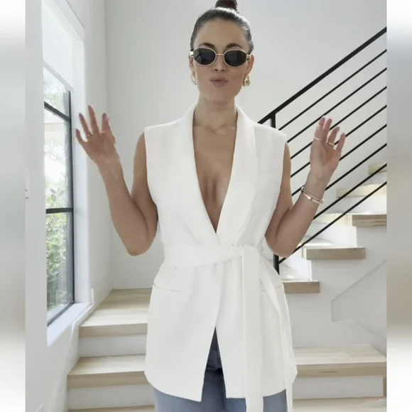 ❌️SOLD❌️TUXEDO COLLAR VEST ZW COLLECTION SIZE S - Picture 2 of 14